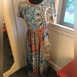 Beautiful Printed Maxi Dress with pockets size Medium